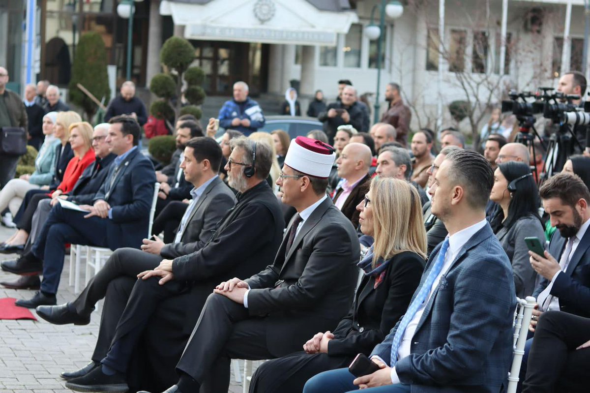 erionveliaj's tweet photo. Përherë mirënjohës qytetit dhe qytetarëve të Gostivarit. 😊 

FALEMINDERIT 🙏🏼 për titullin “Qytetar Nderi” - e pranoj me shumë përulësi dhe ju kam gjithmonë në zemër. 

Bashkë! ❤️ https://t.co/bL0ayR4Woj