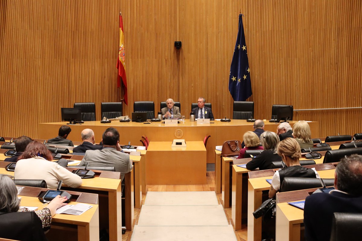 Adolfo Hernández Lafuente durante la presentación del último informe del @ObsCeutaMelilla en el @Congreso_Es : 

'El ordenamiento jurídico vigente de las Ciudades Autónomas ha comenzado a petrificarse al carecer de competencias legislativas propias '. 

#CeutayMelilla