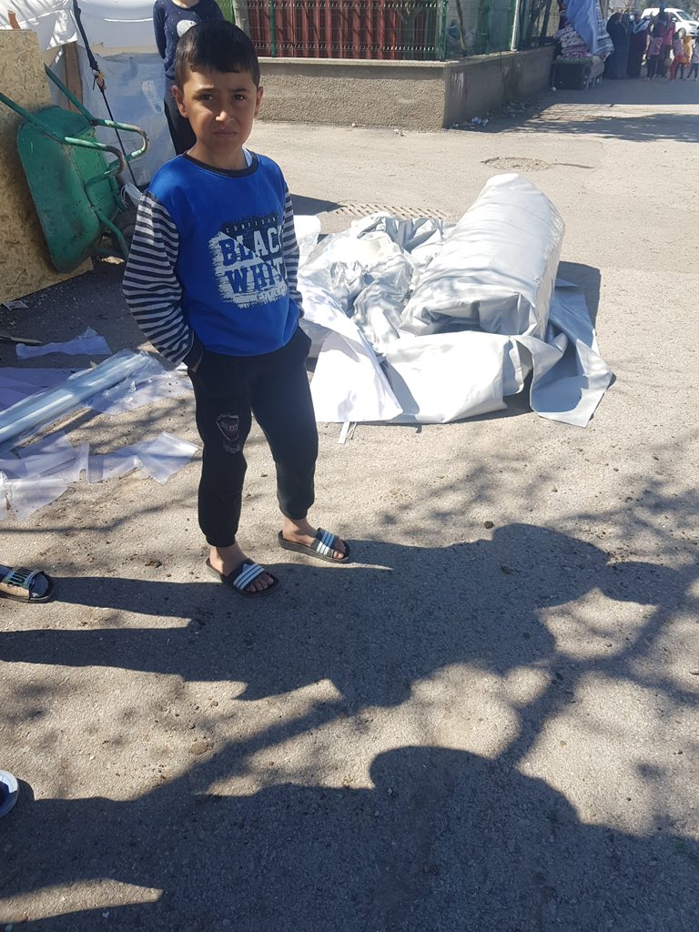 Ali Öztunç:

"Erdoğan Kahramanmaraş’a gelecek diye geçiş güzergâhındaki Ankara Büyükşehir belediyesinin vatandaşa dağıttığı çadırlar sökülüyor. Dertleri ABB logosu görülmesin. Vatandaşa çadır dağıtmazlar, olanı da sökerler. Böylesine bir eziyet bu topraklarda hiç yaşanmamıştı."