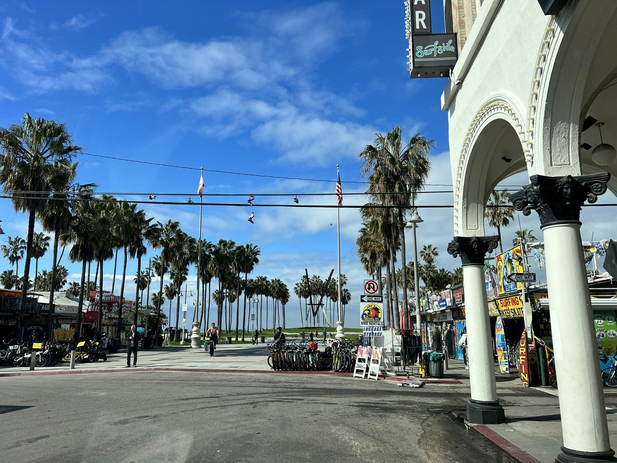 AnaheimTourCo's tweet photo. Today in #VeniceBeach CA Just great ☀️😎 #nofilterneeded #Sunshine #comeonatour #LosAngeles https://t.co/yuDHA9QNMh