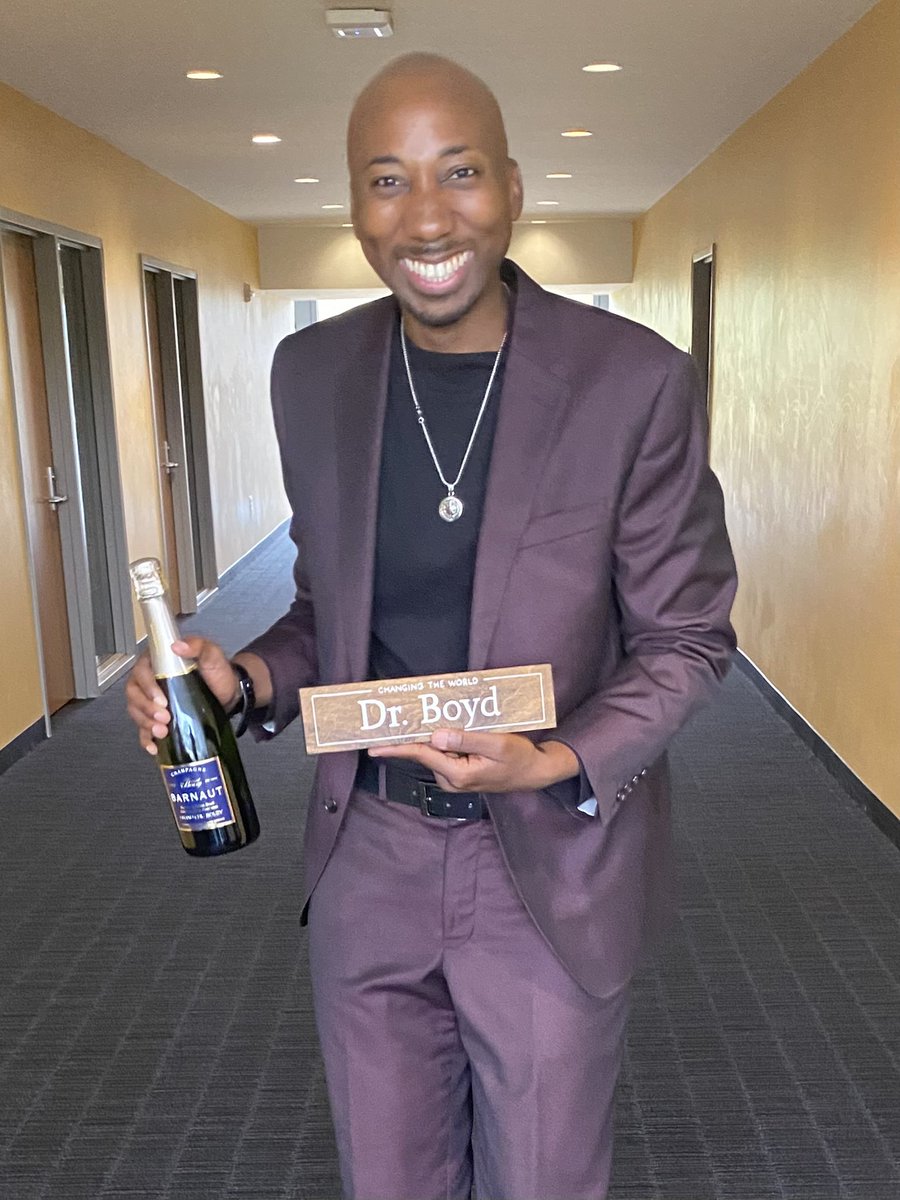 terranceb4's tweet photo. I’ve been on this journey towards #BecomingDrBoyd for a few years now. 👨🏾‍💻

But by the grace of God, today I BECAME Dr. Terrance L. Boyd! 🙌🏾

Even when I didn’t know HOW I would become, I knew WHO would make me. (Ephesians 2:10 GNT)

#GeauxTigers #PhD #Blackademic
@LSUOursoCollege https://t.co/XUGbJJ55Pq
