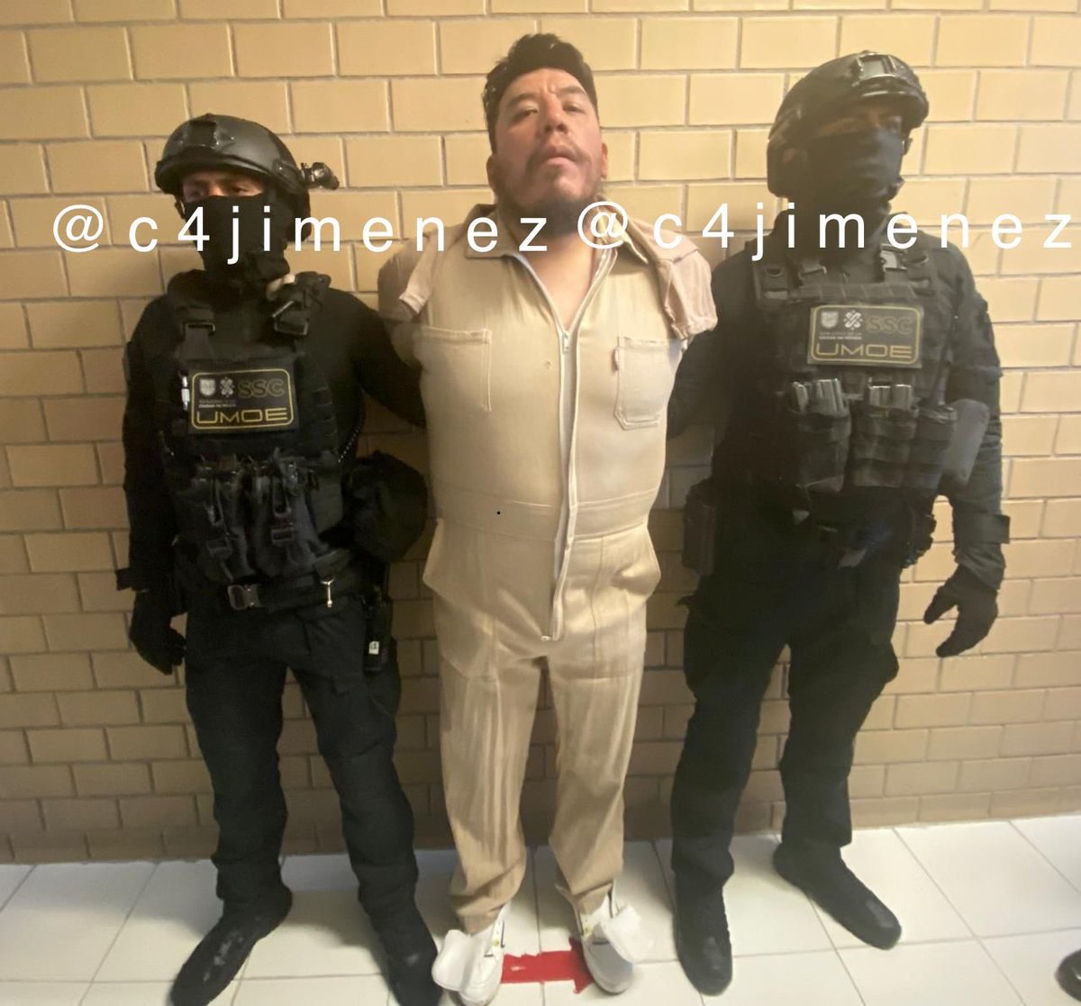 c4jimenez's tweet photo. LA BURLA!
Grupos d personas se manifiestan afuera de las oficinas del @PJCDMX y del Reclusorio Oriente para defender y “exigir justicia” para Lenin Canchola.
Ordenaba asesinatos, secuestraba, extorsionaba…
@SSC_CDMX lo detuvo
@FiscaliaCDMX lo encarceló
Y ellos quieren defenderlo https://t.co/wu1bSUsNor