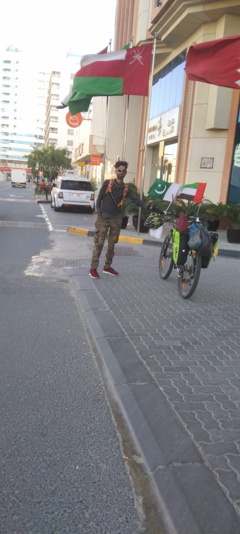 H4HORG's tweet photo. @SaqibRehmanpk is traveling from #Multan to Makkah Sharif to perform Umrah on a bicycle.  It has reached Sharjah in about 25 days.  Help for Human Organization is praying for him that Allah Almighty will make Saqib successful in this good work, Ameen
#CycleToMakkah #SaqibRehman https://t.co/EdIoRj8hLt