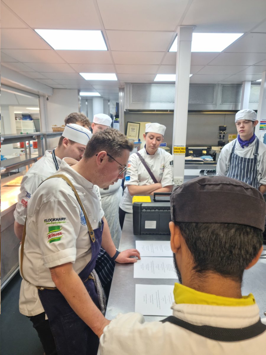 Briefing time with <a href="/Chef_Kuba/">Kuba Winkowski</a> and our @HartKitchens <a href="/N_HertsCollege/">North Hertfordshire College</a> chefs for our evening of Polish Cuisine. This promises to be amazing!! <a href="/Craft_Guild/">Craft Guild of Chefs</a>