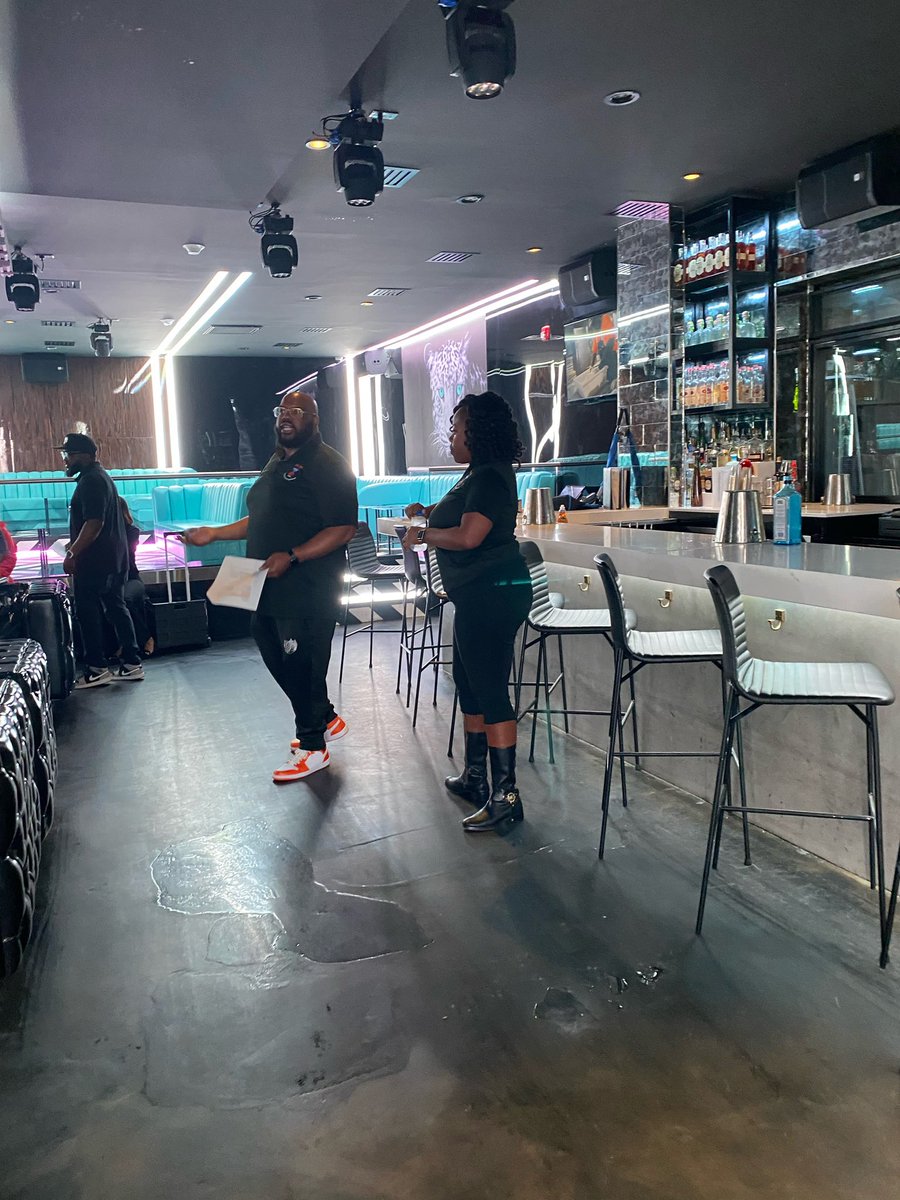 Respect2Connect's tweet photo. Say Something Mane! 

Heal 901 and the CVRCC facilitated our Safe Bars program for over 40 front house staff at In Love Memphis lounge last night 🎉

Safe Bars Memphis is a FREE bystander intervention program for alcohol serving venues. 

#SaySomethingMane https://t.co/kR59kJOxg5