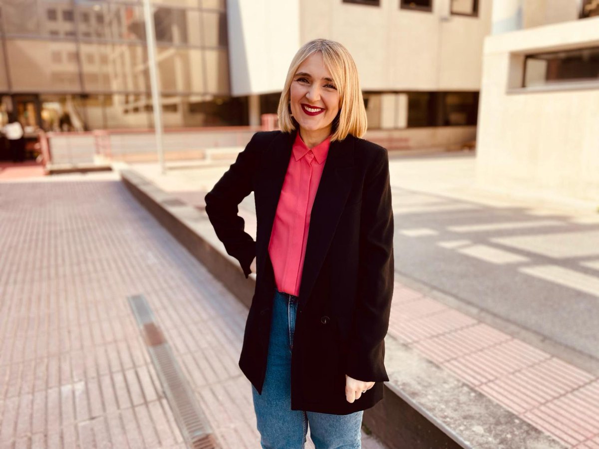 RTVECatalunya's tweet photo. 📍Avui a @Puntsdevista
🖌️ @taniasarrias entrevista Javi Fernández, el dibuixant del còmic més venut als Estats Units el 2021.
Secció de 'perles a les xarxes' amb @JauBorja89 i cinema amb @DesireedeFez
Actuació de Gabriel Kazz, ens presenta #LonelyFire
⏰18:55h @La2_tve https://t.co/BJjRoedSUA