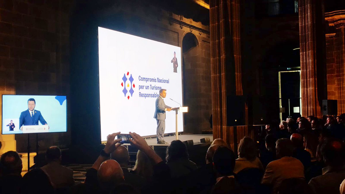 LaCarabaSL's tweet photo. Serveis audiovisuals a la presentació del #CompromísNacionalTurismeResponsable amb @turismecat a la Llotja de Mar. 
#serveistècnics #so #llum #vídeo #pantallaled #infraestructura #Barcelona https://t.co/tMRCcM38qE