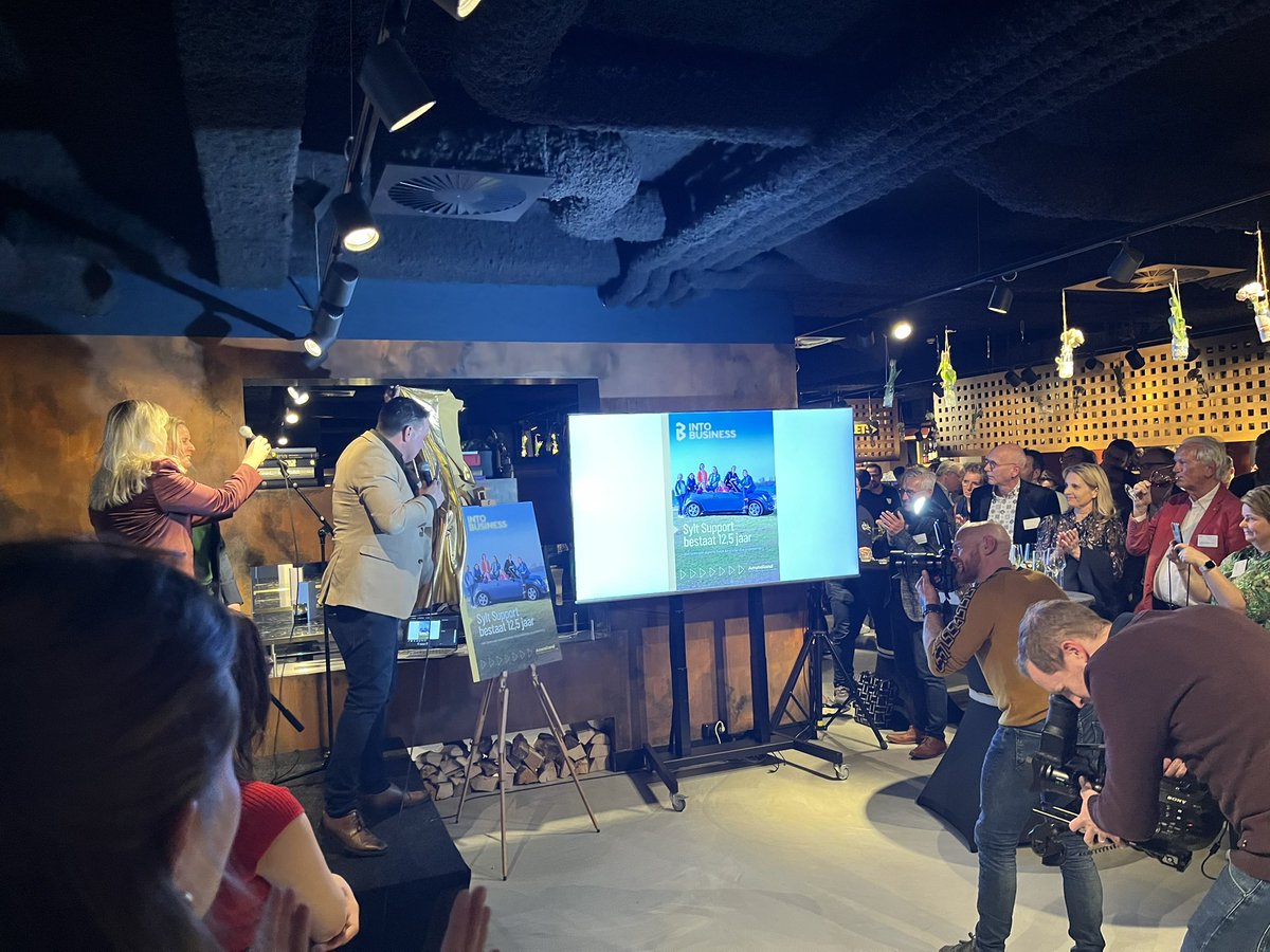 Lancering <a href="/INTObusiness/">INTO business</a> Amstelland in <a href="/Cityden/">Cityden Aparthotels</a> in <a href="/Gem_Amstelveen/">Gemeente Amstelveen</a> ism met <a href="/oaamstelveen/">OA Amstelveen</a> én in aanwezig 150 relaties waaronder vele ondernemers van <a href="/Zaaiamstelveen/">ZAAI Amstelveen</a>