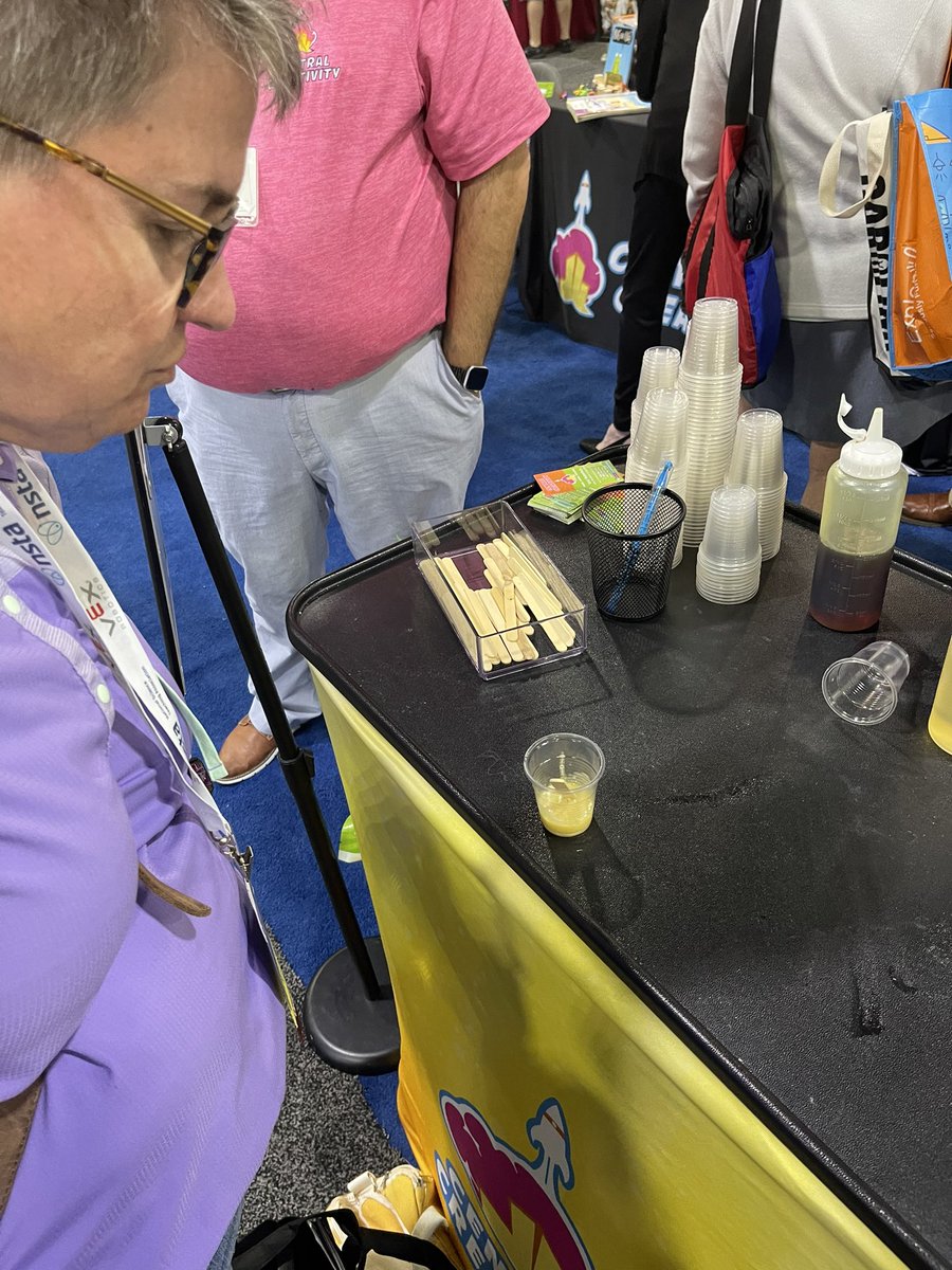 RainaMichaels3's tweet photo. Polyurethane goodness! #centralcreativity @STEMcobb @cobbscience @DowellElementa1 @jbelcher75 @WendyAstin #STEMeducation https://t.co/a1N6lx9mwT