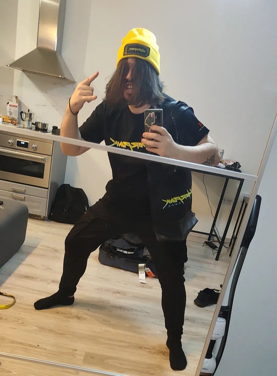 phil_perlini's tweet photo. Hello, my name is Filippo and I'm a Junior Technical Artist @ CDPROJEKTRED and this is
#WhatAGameDevLooksLike https://t.co/q4FV6nO3fd