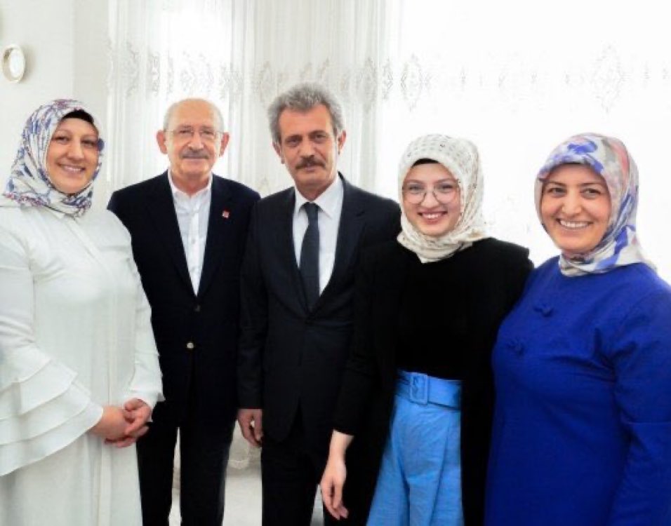 "Ben din adamıyım, yalan söyleyemem, Gezide camide içki içilmedi" dediği için sürülen eski Dolmabahçe Camii müezzini Fuat Yıldırım CHP'den milletvekili aday adayı oldu. 
Yolunuz açlık olsun 👏👏
Bu güzel haberi elden ele RT edip duyuralım dostlar, destek olalım