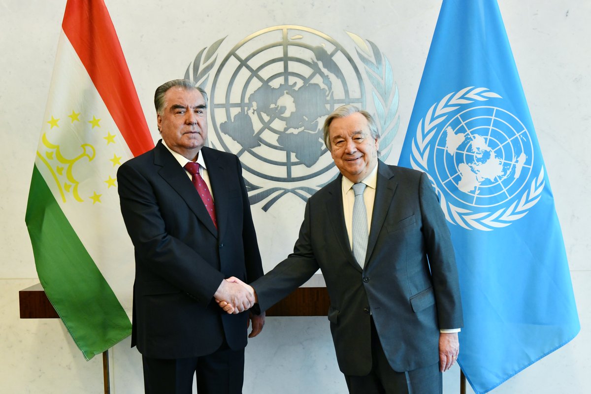 On the sidelines of the #UN2023WaterConference President of 🇹🇯 #HEEmomaliRahmon met with @antonioguterres to discuss the expectations and outcomes of the Conference, climate change mitigation and other bilateral issues @UN