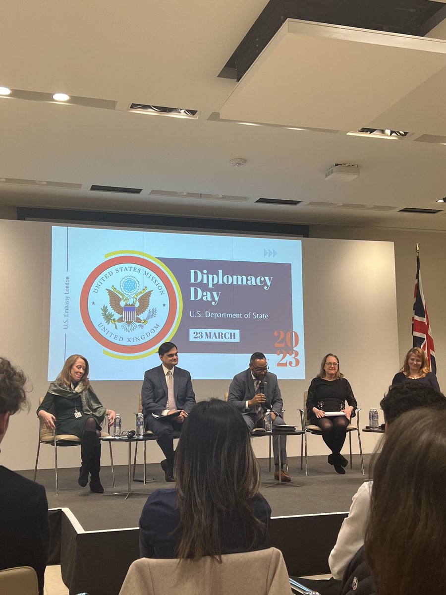 lilsybajor's tweet photo. Enjoyed hearing from active diplomats at the first ever Diplomacy Day at the US Embassy in London🇬🇧🇺🇸 Huge thanks to all who took the time to chat with us, especially @USAmbUK https://t.co/tI26mDoty3