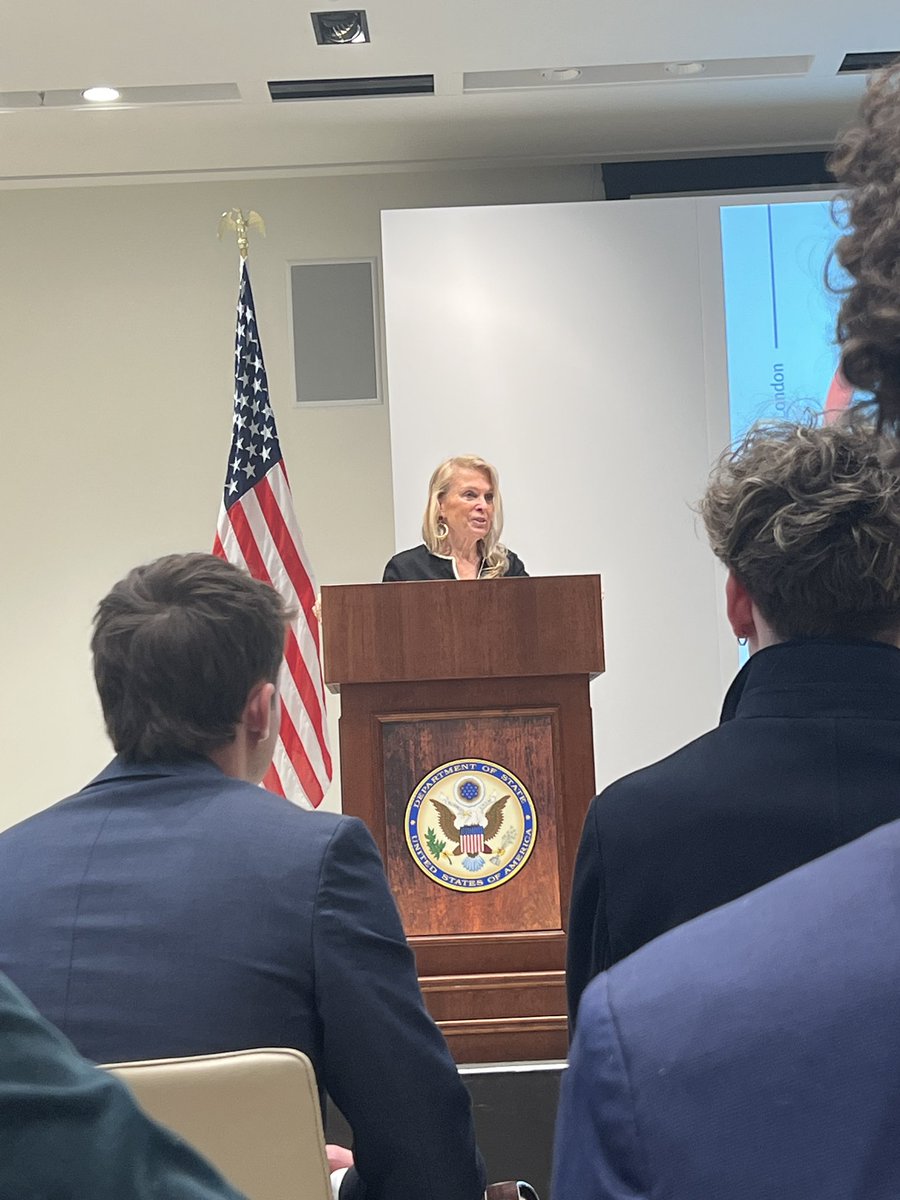 lilsybajor's tweet photo. Enjoyed hearing from active diplomats at the first ever Diplomacy Day at the US Embassy in London🇬🇧🇺🇸 Huge thanks to all who took the time to chat with us, especially @USAmbUK https://t.co/tI26mDoty3