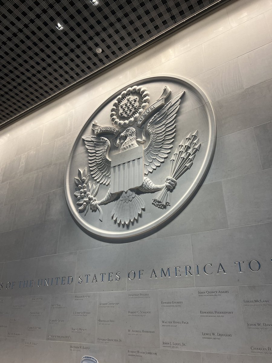 lilsybajor's tweet photo. Enjoyed hearing from active diplomats at the first ever Diplomacy Day at the US Embassy in London🇬🇧🇺🇸 Huge thanks to all who took the time to chat with us, especially @USAmbUK https://t.co/tI26mDoty3