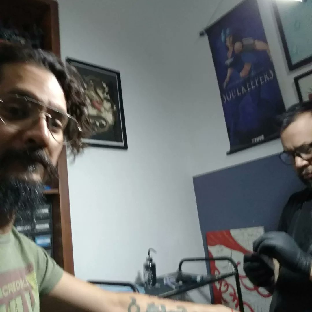 adondiablo's tweet photo. Pues me fui a rayar con el gran @RevolverTa2 este Azota-mentes que quedó muy chingon, para que se lancen con este señor a adornarse la vida chido. #dndtattoo #mindflayer #dnd #ilithid https://t.co/vLKRLJBYLS