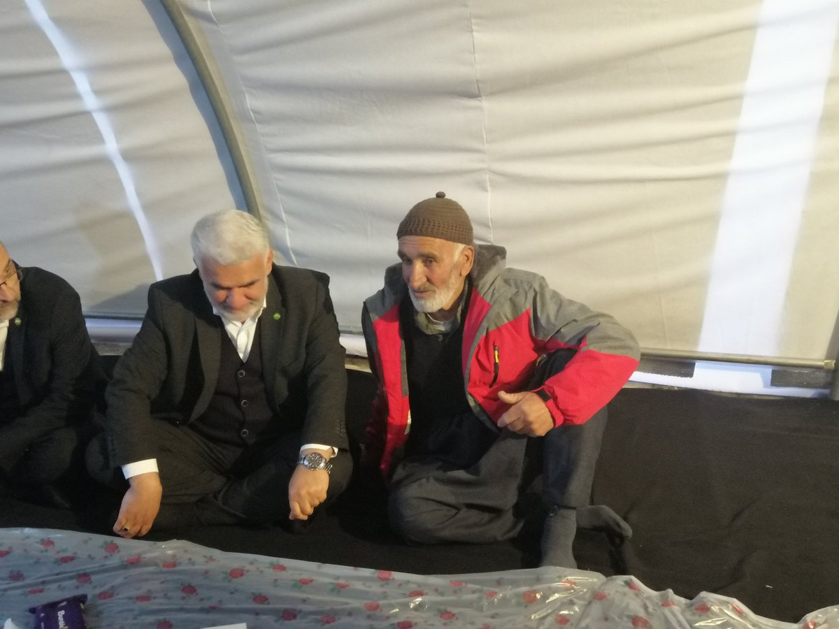 6 Şubat depremlerinden en fazla etkilenen Nurdağı ilçemizdeyiz.

İlk iftarımızı depremde 16 kişinin vefat ettiği İkizkuyu Köyündeki kardeşlerimizle birlikte açtık.