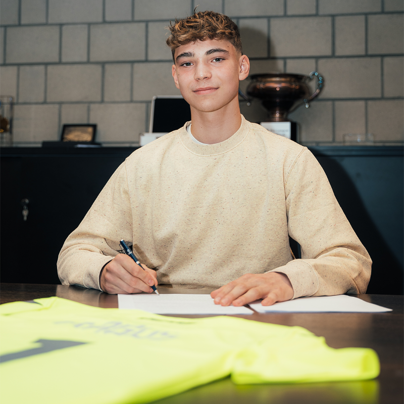 ClubNxt's tweet photo. First contract is signed and sealed. ✍️ Congrats, Argus Vanden Driessche! 🔵⚫️ #ClubNXT