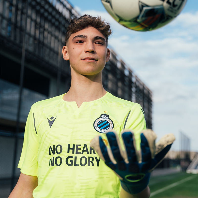 ClubNxt's tweet photo. First contract is signed and sealed. ✍️ Congrats, Argus Vanden Driessche! 🔵⚫️ #ClubNXT
