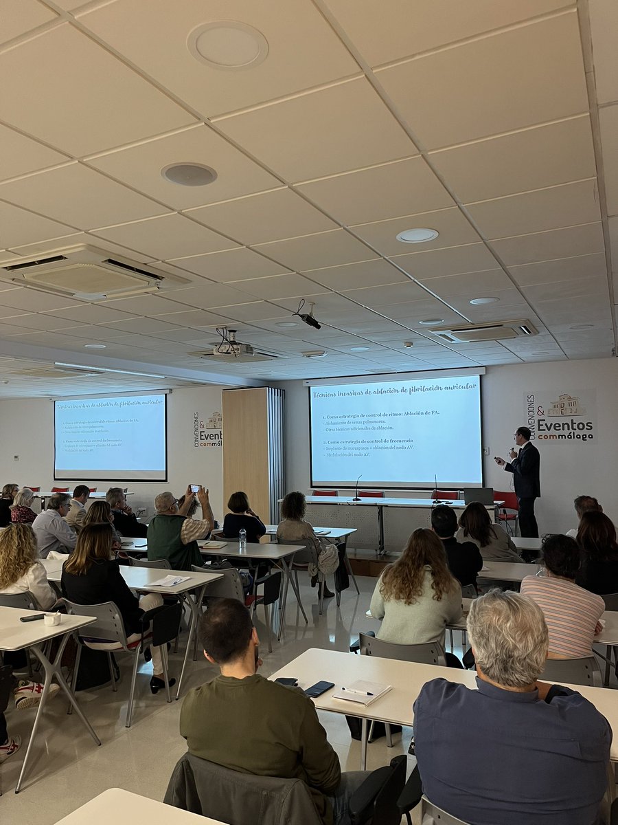 RemediosCabrera's tweet photo. Esta tarde disfrutamos de la II sesión del curso de Actualización en Cardiología, dirigido por el dr. José Luis Delgado Prieto. https://t.co/NeSzfXO2So