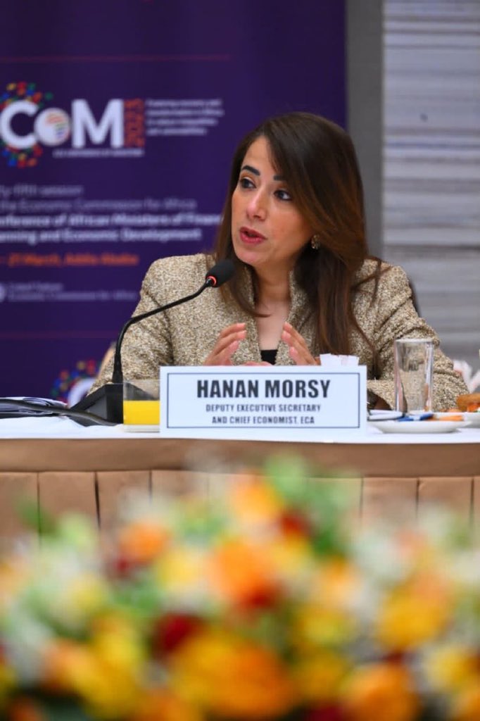 ECA_OFFICIAL's tweet photo. La transitº afri. #CleanEnergy nécessiterait des investissements ~190 mds de $/an sur 2026-30, dit @HananMorsy14 de la CEA qui déplore que « les besoins de financemt surviennent à un momt où la dette publique moyenne par rapport au PIB en Afrique dépasse 60 % du PIB ». #COM2023 https://t.co/nlUYJ0dLm9