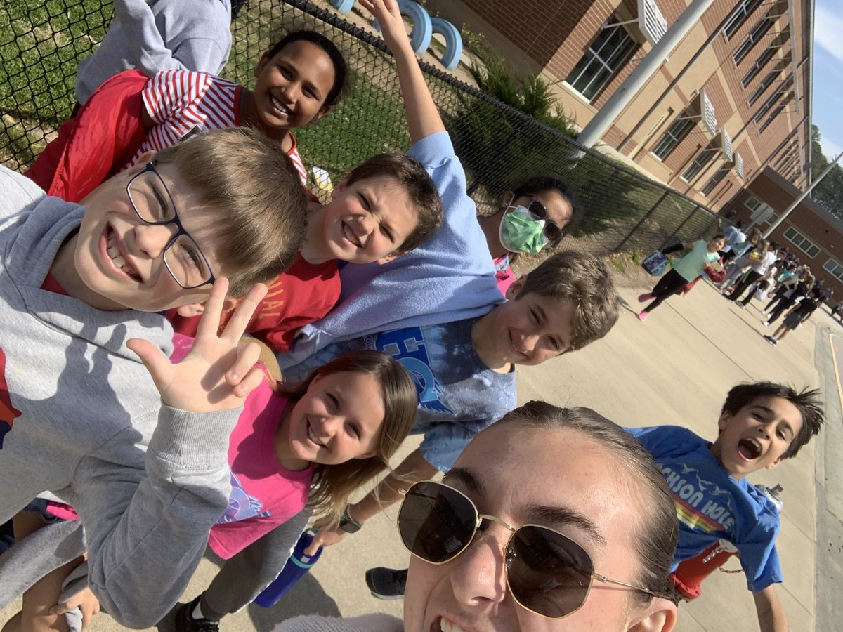 enjoying this beautiful day out a recess  #HCSelfCare day 4 <a href="/ms_nlee/">Nicki Lee</a> <a href="/TiffCooper123/">Tiffany Cooper</a> 🌞