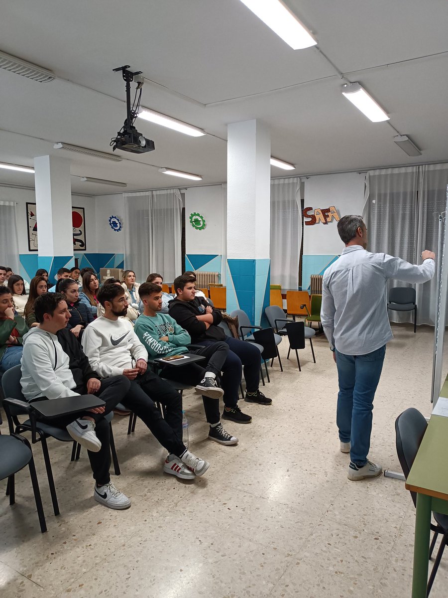 SAFAAlcala's tweet image. 📣 MERCADOS FINANCIEROS 💹🏦🪙 #FormaciónComplementaria #EnFPSAFA‼️
👇👇👇
Gonzalo Aceituno, antiguo alumno del centro, ha impartido una charla sobre mercados financieros al alumnado CFGS AYF y 2º GAD
⤵️⤵️⤵️
Gracias por aportar tu visión y experiencia sobre este tema ❤️❤️❤️