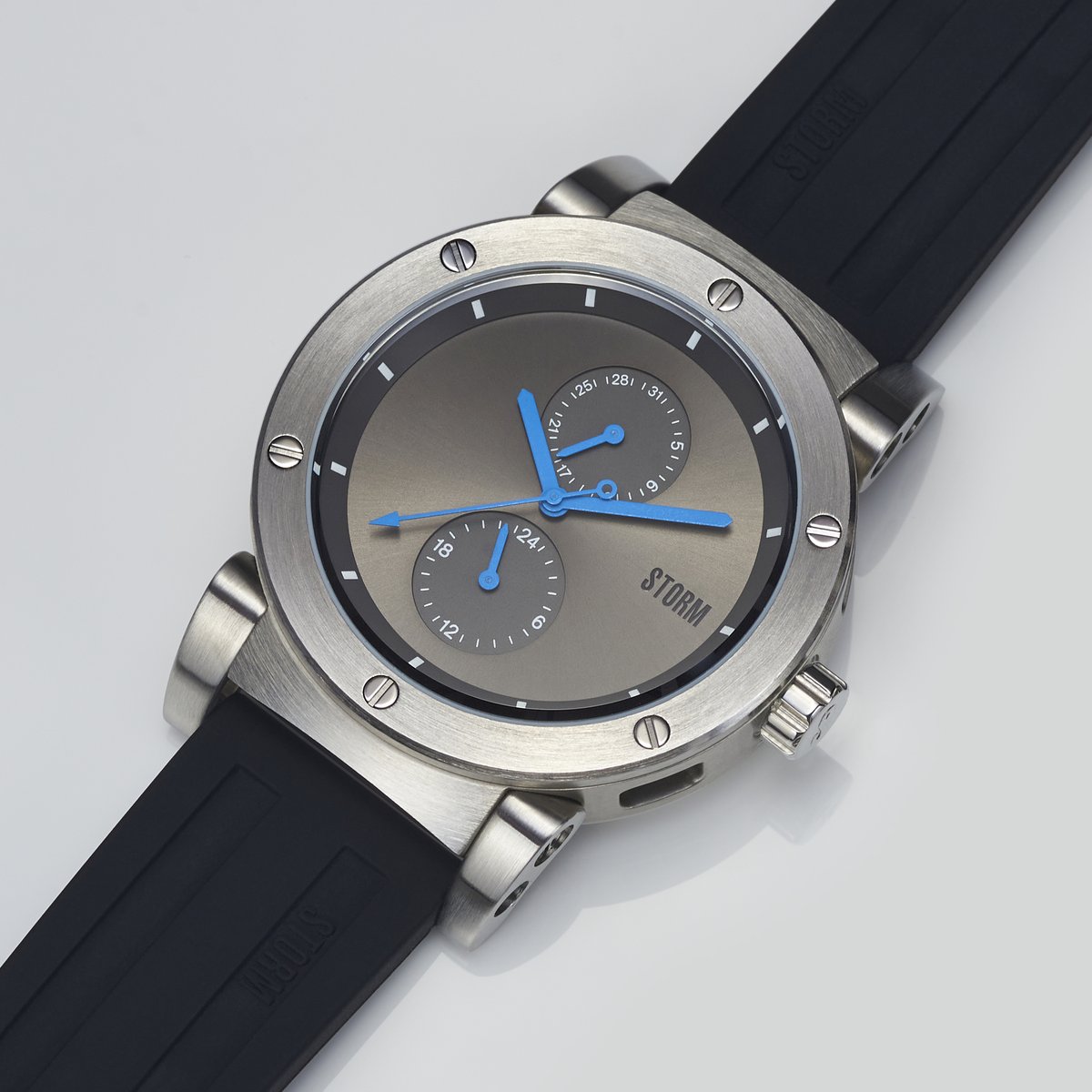 The durable STORM Hydron is a premium model and long time best seller. Updated with an improved case, modern dial and new rubber strap. 
stormwatches.com/products/hydro…