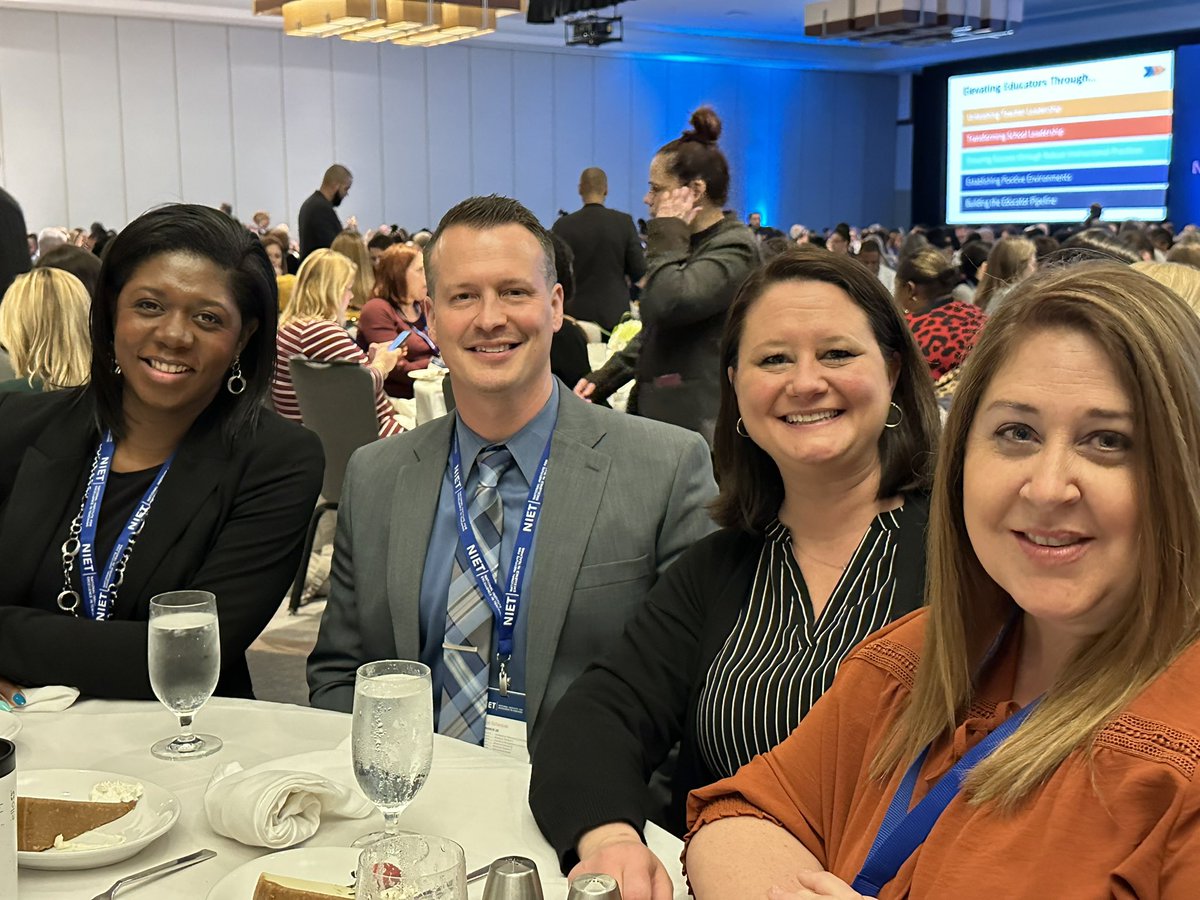 kescaringe22's tweet photo. Representing @Douglasmac_Elem at the NIET National Conference. https://t.co/vqyU2ofC43