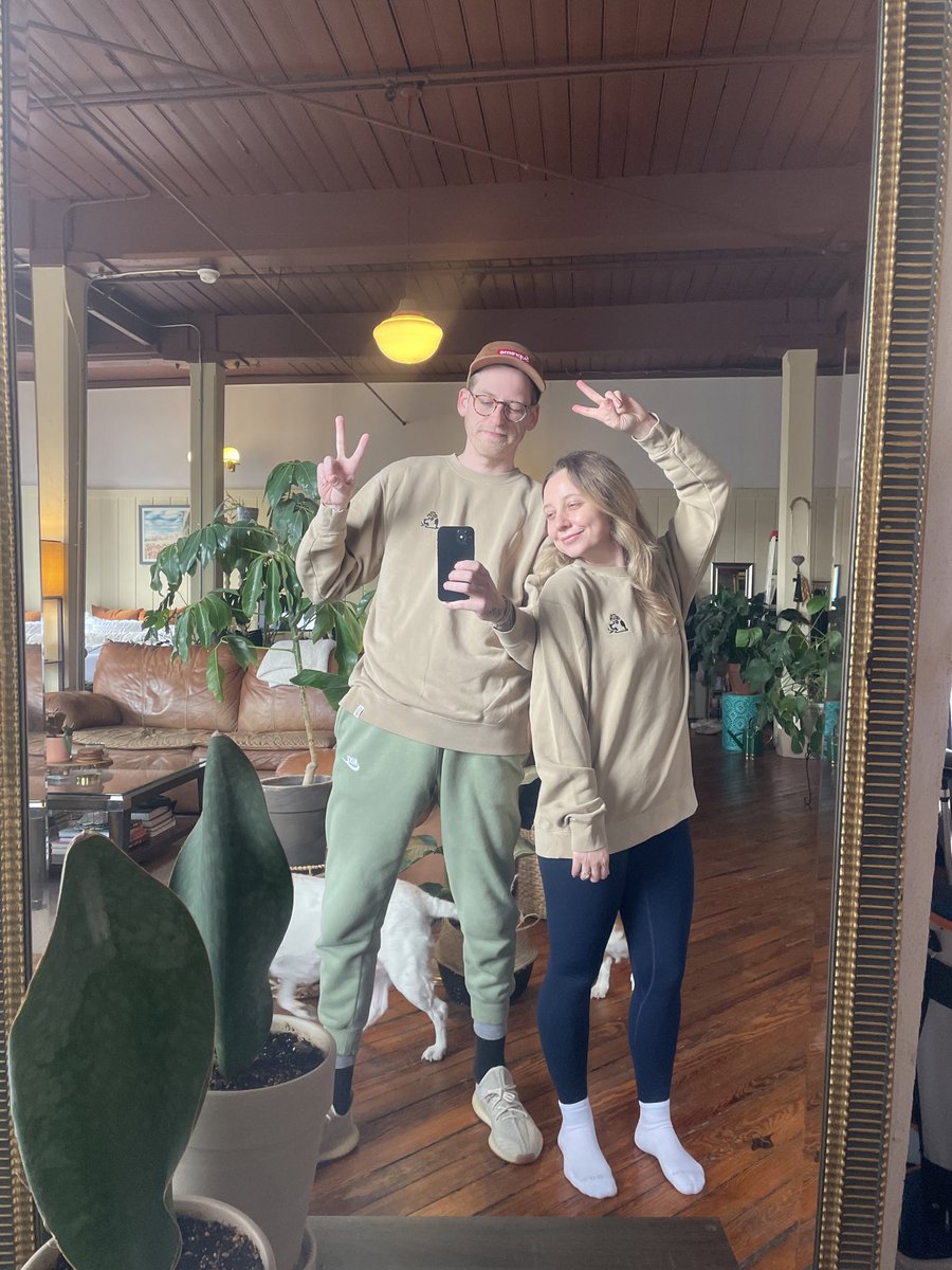 0xChatsworth's tweet photo. Can confirm.

Dog merch is good. https://t.co/NnNDFUeLiw
