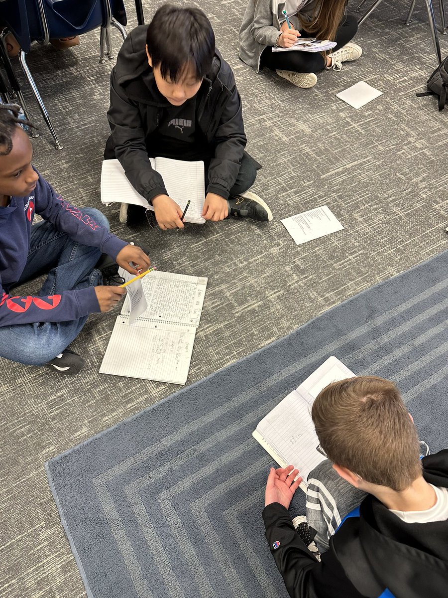 Ms_Layyyy's tweet photo. 5th graders diving into editing and sharing their fantasy short stories!🧞‍♀️🧚🏼‍♂️🐉✍🏼📝  #RESUbuntu #RobertsonU @Robertson_Elem https://t.co/bJEoUvKPPS
