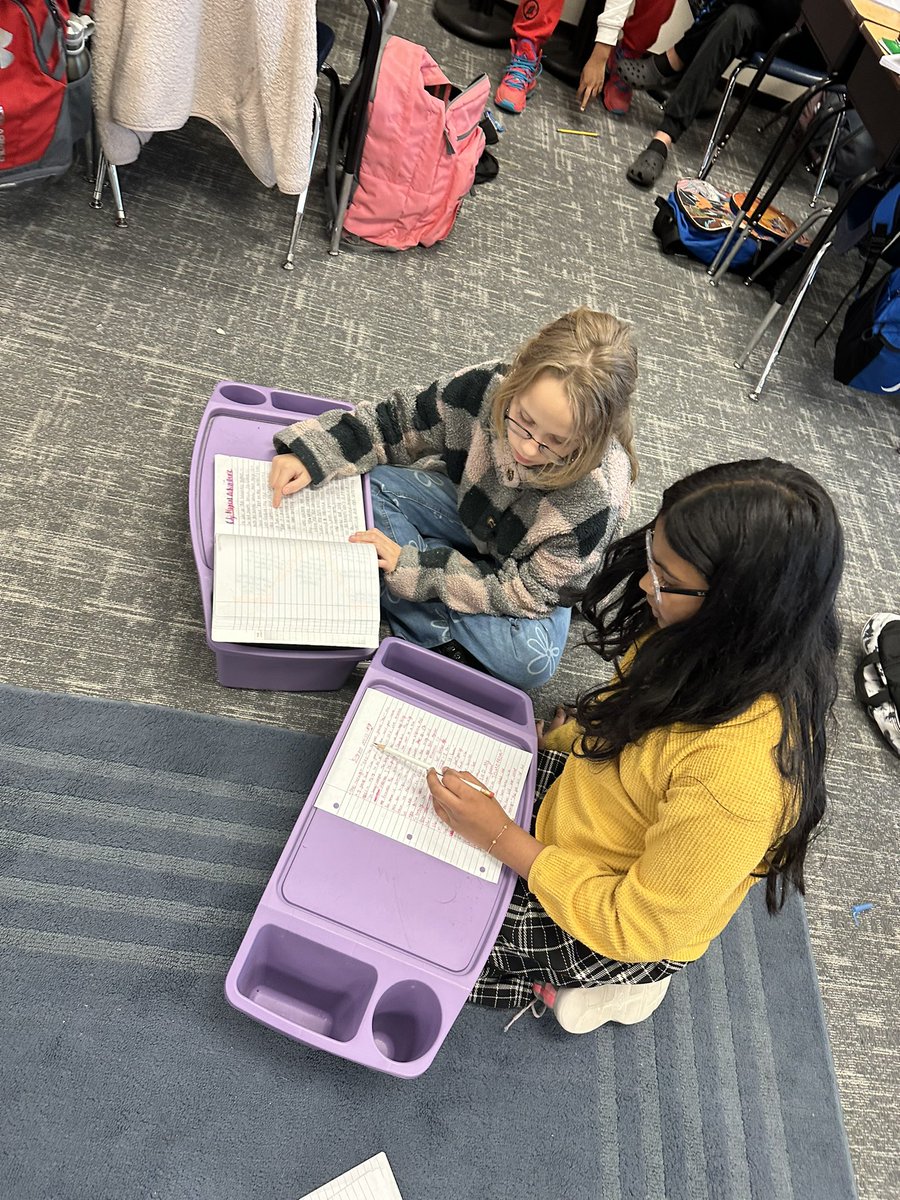 Ms_Layyyy's tweet photo. 5th graders diving into editing and sharing their fantasy short stories!🧞‍♀️🧚🏼‍♂️🐉✍🏼📝  #RESUbuntu #RobertsonU @Robertson_Elem https://t.co/bJEoUvKPPS