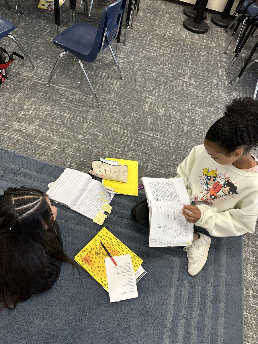 Ms_Layyyy's tweet photo. 5th graders diving into editing and sharing their fantasy short stories!🧞‍♀️🧚🏼‍♂️🐉✍🏼📝  #RESUbuntu #RobertsonU @Robertson_Elem https://t.co/bJEoUvKPPS