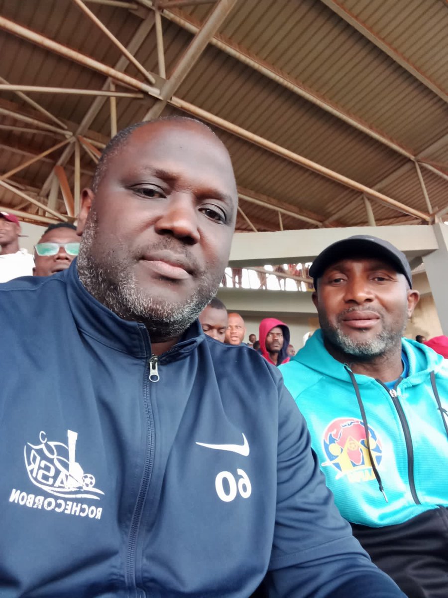 RACING_TPO's tweet photo. [Il était présent ce jour dans son jardin d'antan @SBamendzi ✨💎🔴⚪]

Fambeu Valdo légende vivante du #TPO des années 90 était à Bamendzi cet aprem en marge du match face à @SBertoua

TPO un jour, TPO pour toujours 🔴⚪

#TPOLegend #TPO4Life #MiaSanMia https://t.co/vE0slfXEIM