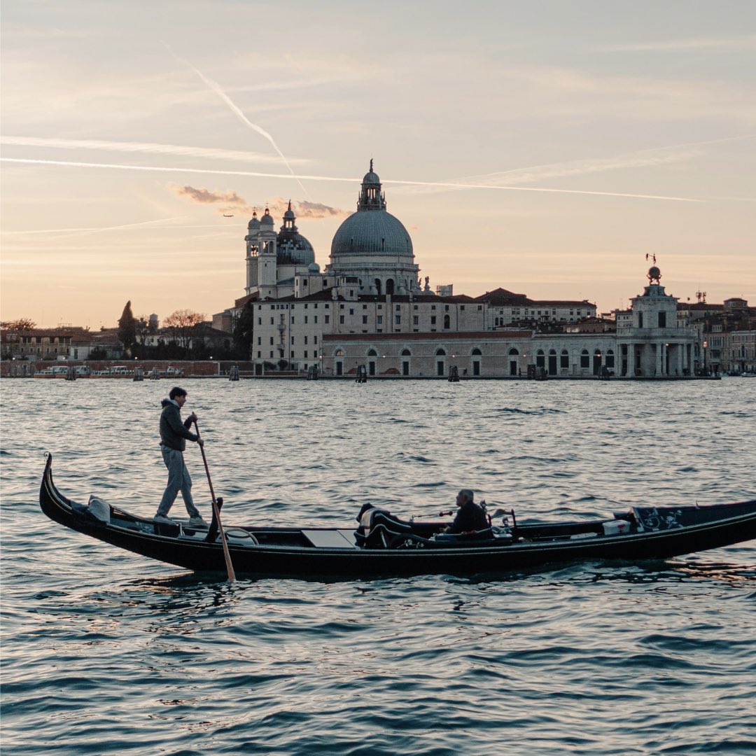 LSdF__'s tweet photo. L'Isola di San Giorgio Maggiore è il posto che ospiterà Le Stanze della Fotografia 📸

📍L'isola è anche il luogo ideale per fare foto con una vista davvero mozzafiato della laguna, ecco qui due esempi: Punta della Dogana e Riva degli Schiavoni.
🔗https://t.co/AxKij0Ctd9 https://t.co/Sd8XzNZiV5