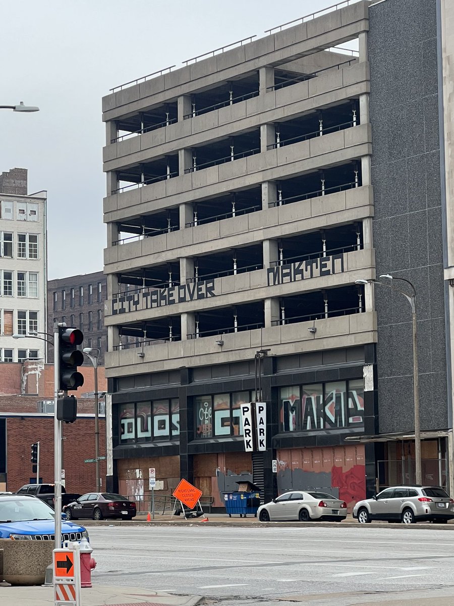 Citizens4STL's tweet photo. How is this allowed? Forget City government, how can the civic community allow this? #Citizens4STL @JasonHallSTL @GreaterSTLinc @DowntownStLouis @enterprisecares @Cardinals @CommerceBank @stlcid @saintlouisdna @saintlouismayor @MeganEllyia @NealRichardson_ @ahuguelet @KMOXKilleen @GabrielaVtv @carolinehecker @DavidAmelottiTV