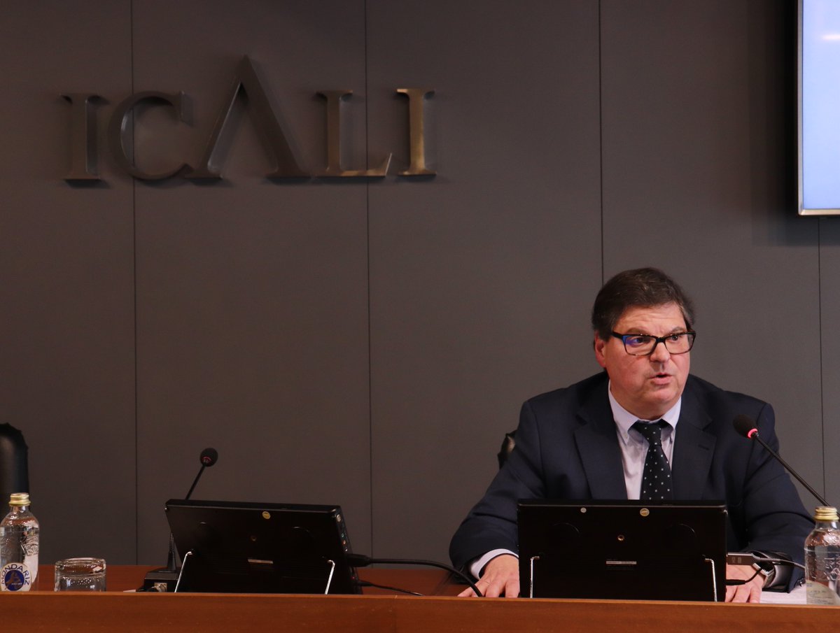 ICALI_ColegAbog's tweet photo. 🛴Analizamos la responsabilidad civil por daños en accidentes en el uso de patinetes (VMP) y la necesidad de su aseguramiento, a cargo de la Sección de Derecho de la Circulación, RC y Seguros del #ICALI y de @aso_anavarc. https://t.co/iFuEiYVf8a