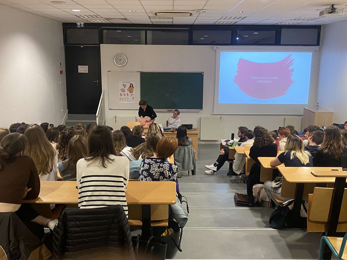 IFPEK_Rennes's tweet photo. [ACTU] 👏  Nos étudiantes se mobilisent pour une action de sensibilisation sur la prise en charge du cancer du sein. 
👏 Bravo à elles pour ce projet ! Et merci à Cecile Bendavid Athias et Fanny Bourhis pour leurs interventions 👏

#ifpek #rennes  #etudiants #kine #formation https://t.co/qzu3IMVA9a