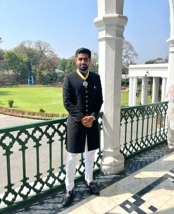 Erajj19's tweet photo. Immensely proud of him. Just one of the many great things he has achieved. Well deserved skipper🏅❤️🇵🇰 #BabarAzam https://t.co/v8GsepPBIL