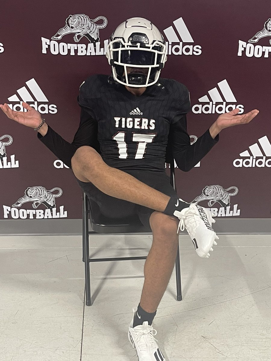 After a great talk and visit with @CoachGarnerCU I am blessed🙏🏽 to receive my 5th offer from Campbellsville University. Thank u!