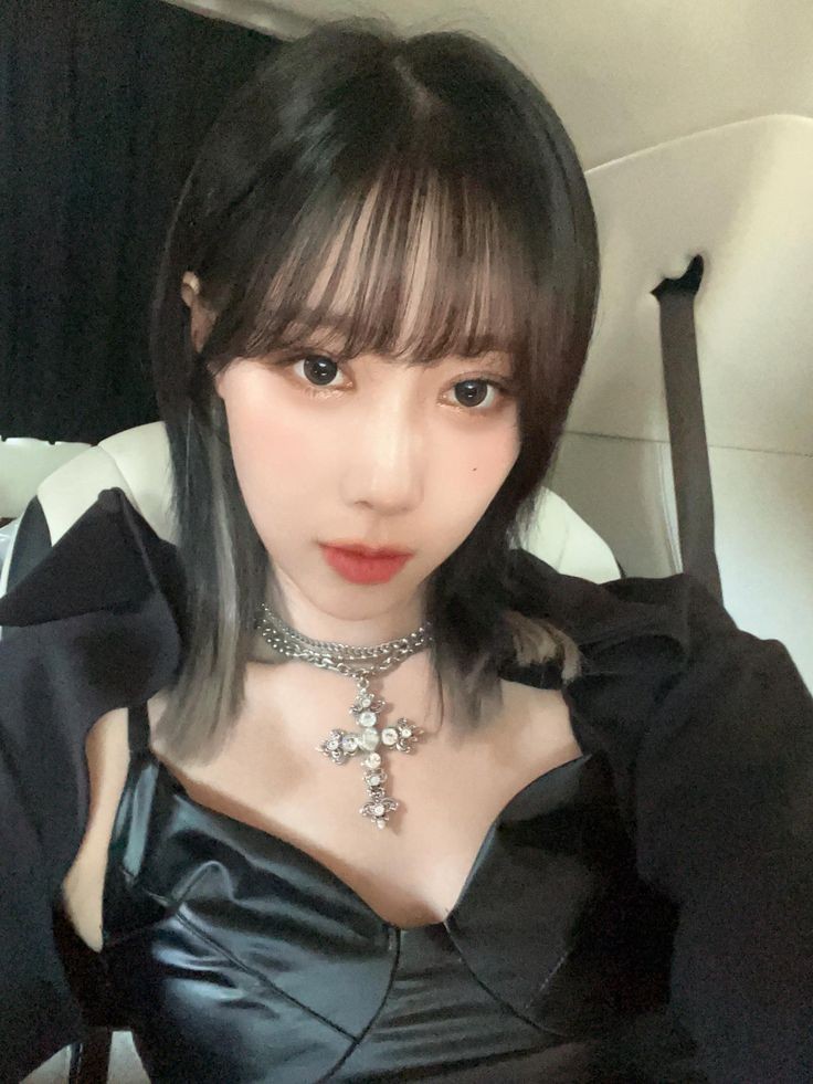 hourlydeukae7's tweet photo. Handong - #한동 #HANDONG #드림캐쳐 #DREAMCATCHER #韩东 @hf_dreamcatcher https://t.co/BSFzlelnts