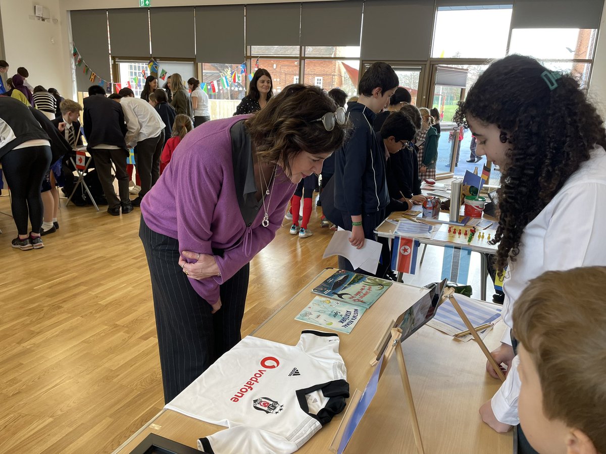 Alleyns_MFL's tweet photo. What a way to spend lunch time learning so much about so many cultures. Thank you to all the amazing volunteers @AlleynsSchool @_JaneLunnon https://t.co/vhZuOTpv7q