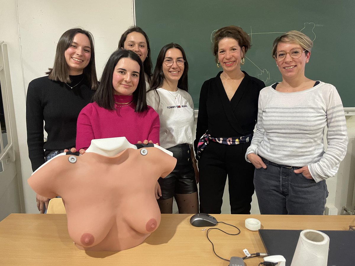 IFPEK_Rennes's tweet photo. [ACTU] 👏  Nos étudiantes se mobilisent pour une action de sensibilisation sur la prise en charge du cancer du sein. 
👏 Bravo à elles pour ce projet ! Et merci à Cecile Bendavid Athias et Fanny Bourhis pour leurs interventions 👏

#ifpek #rennes  #etudiants #kine #formation https://t.co/qzu3IMVA9a
