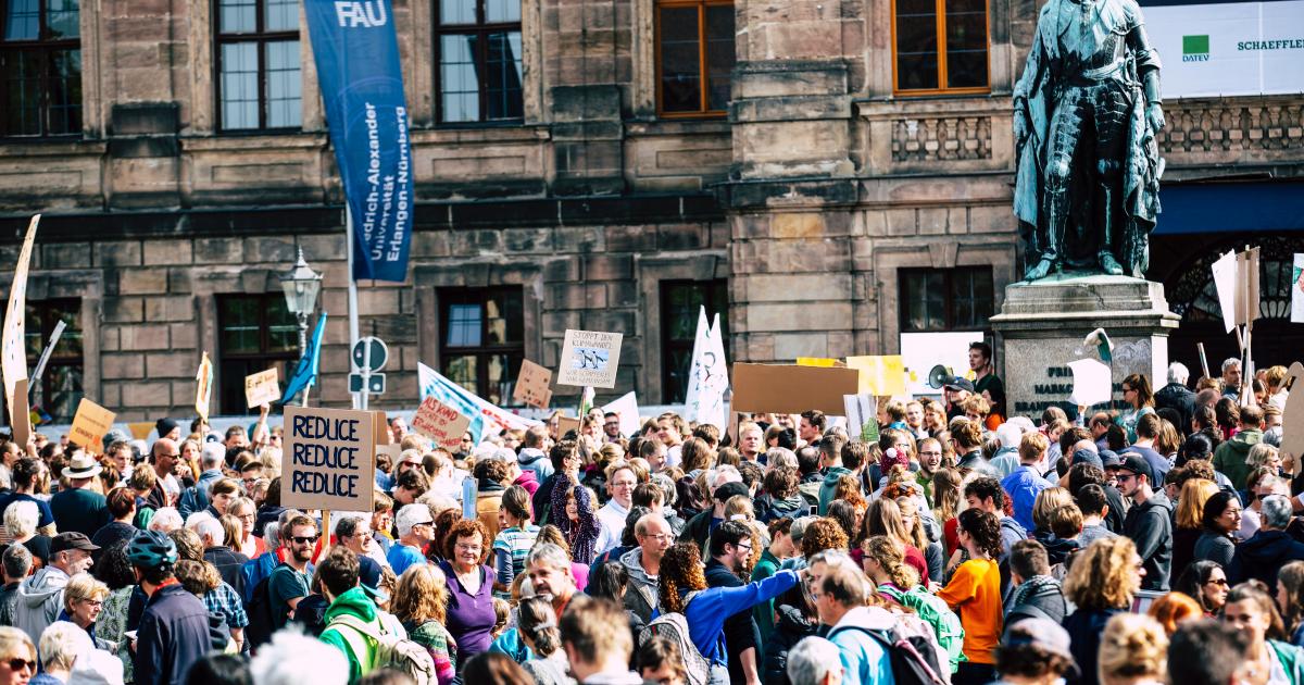 MYBISA's tweet photo. Register now for @BisaCRIPT's upcoming roundtable on the recently published
'Praxis as a Perspective on International Politics' 

Feat. contributors @GuntherHellmann @c_bueger @antje_wiener 
13 April
Register at: https://t.co/XCwWk1Mj8A
@JasonRalph4 @HarryDGould @BTsokov https://t.co/G7aUwYRF1W