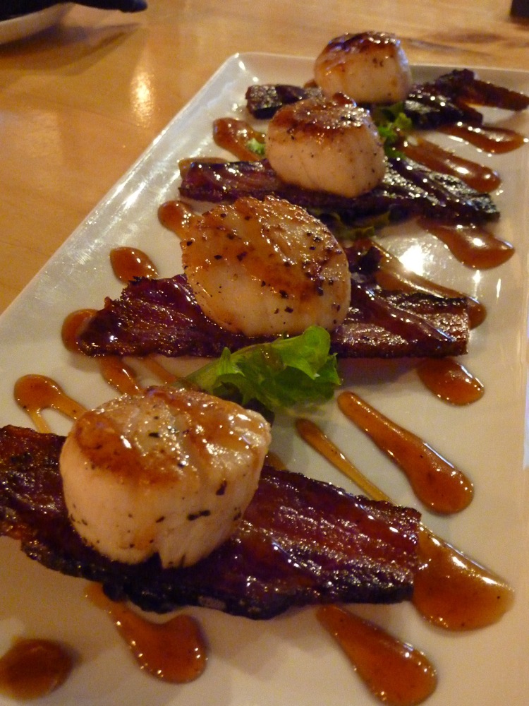 NewEnglandInfo's tweet photo. Scallops with Bourbon Candied Bacon And Scallions from Charred Oak Tavern in Middleborough, Mass. https://t.co/OGMYUzdmi8 via @newenglandinfo
#CharredOakTavern #middleboroughma https://t.co/oh5967Uto2