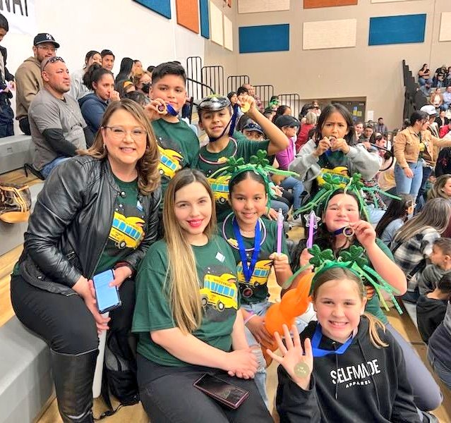 JJHansen26's tweet photo. Safe travels to our scholars &amp; coaches as they are on their way to State DI Competition in Dallas!  You got this Hornets! #TeamSISD #BetheLight #DreamSparkleShine https://t.co/pIq9xc7b84