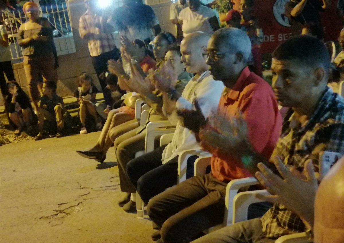 GHNordelo5's tweet photo. Audiencia cederista en Jacomino, San Miguel del Padrón, con la presencia de nuestra querida Teté Puebla y los demás precandidatos de ese municipio. #YoVotoXTodos #Cuba #CDRCuba https://t.co/RXuvxwCOoR