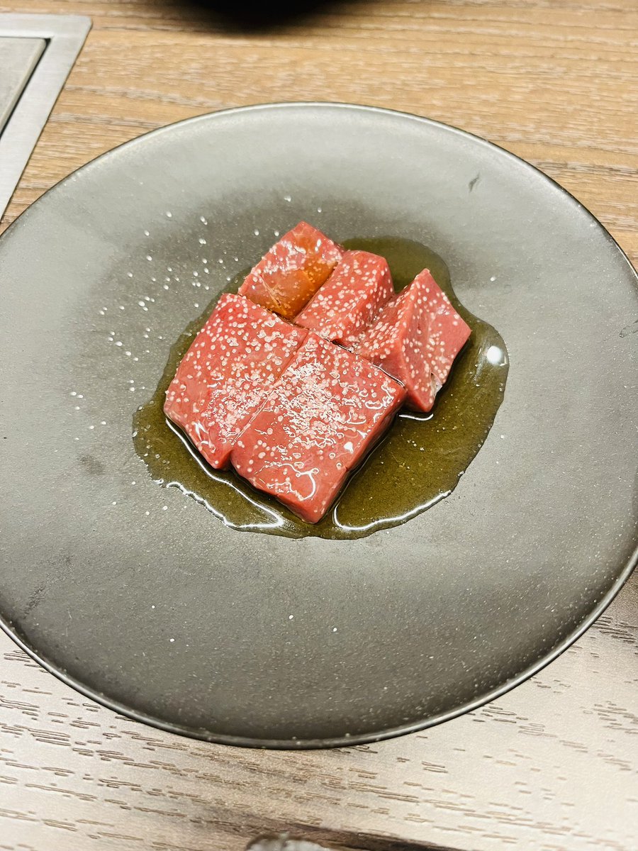 昨夜はレバー美味しかったなぁ🍷
今夜はファンに戴いた、日本酒ベースのレモンリキュール🍋
ロックで美味しい〜
会社に白苺を送って下さった方、ありがとうございます🍓　
フルーツも大好き♪ https://t.co/zjdQw6O33s