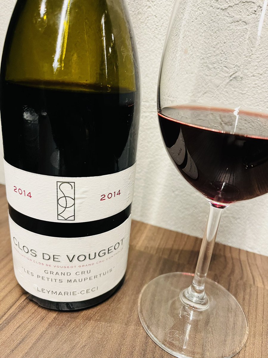 昨夜はレバー美味しかったなぁ🍷
今夜はファンに戴いた、日本酒ベースのレモンリキュール🍋
ロックで美味しい〜
会社に白苺を送って下さった方、ありがとうございます🍓　
フルーツも大好き♪ https://t.co/zjdQw6O33s
