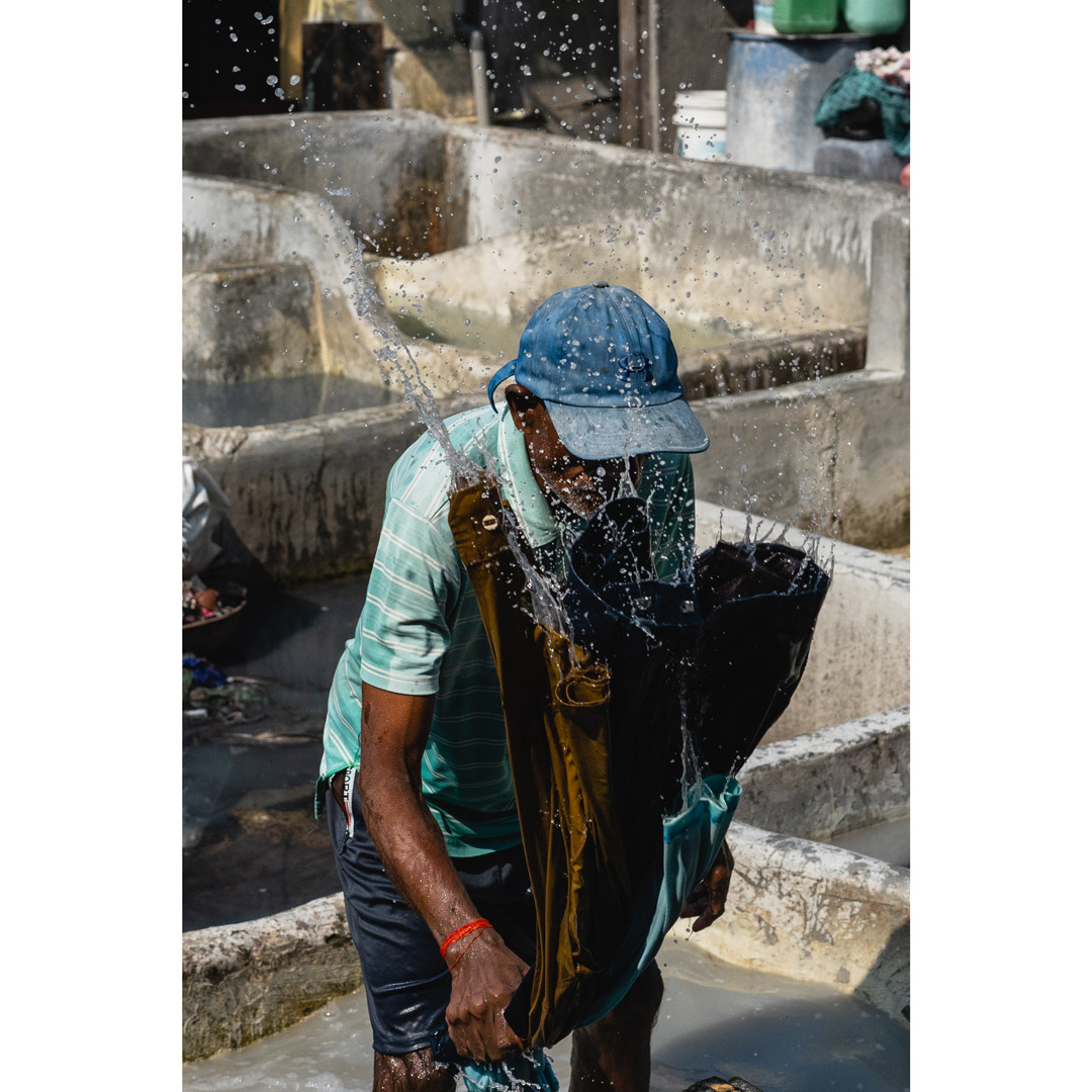 frenchstreeter's tweet photo. Open air laundries, also known as Dhobi Ghats, are a common sight in Mumbai, India. They are outdoor washing areas where laundry is washed, dried, and ironed by local washermen known as dhobis.
#streetphotography #photodocumentary #photojournalism #travelphotography https://t.co/mrDPFLENnb